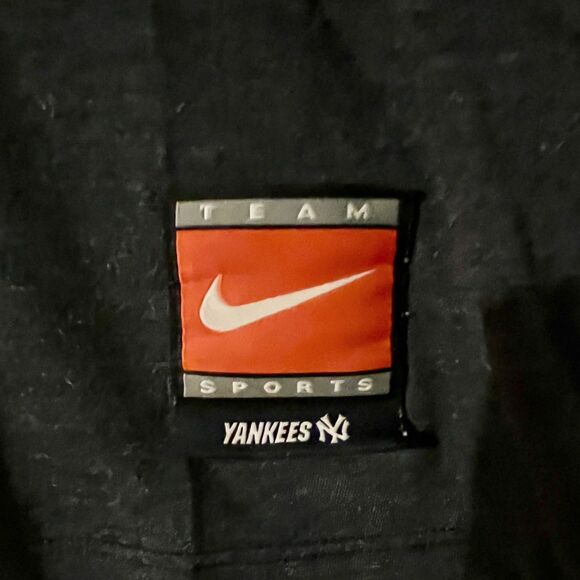 Nike New York Yankees Cooperstown Collection T-Shirt Vintage Distressed MLB - Picture 3 of 4